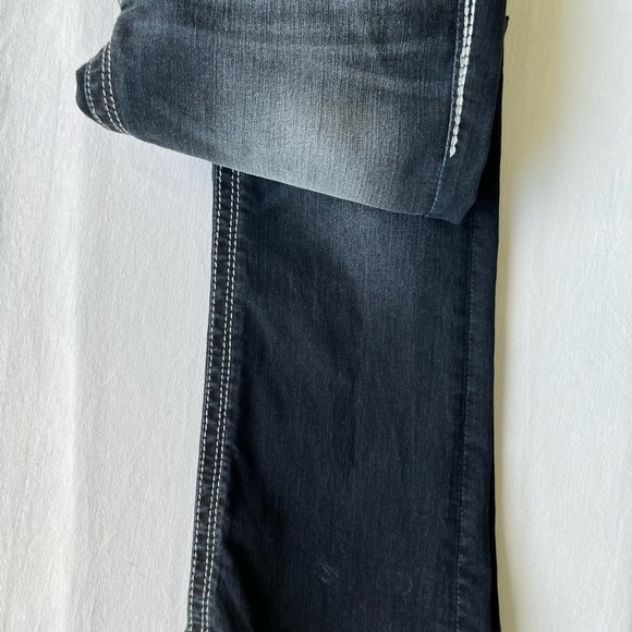 DAYTRIP Authentic Leo Bootcut Jeans - Picture 12 of 15